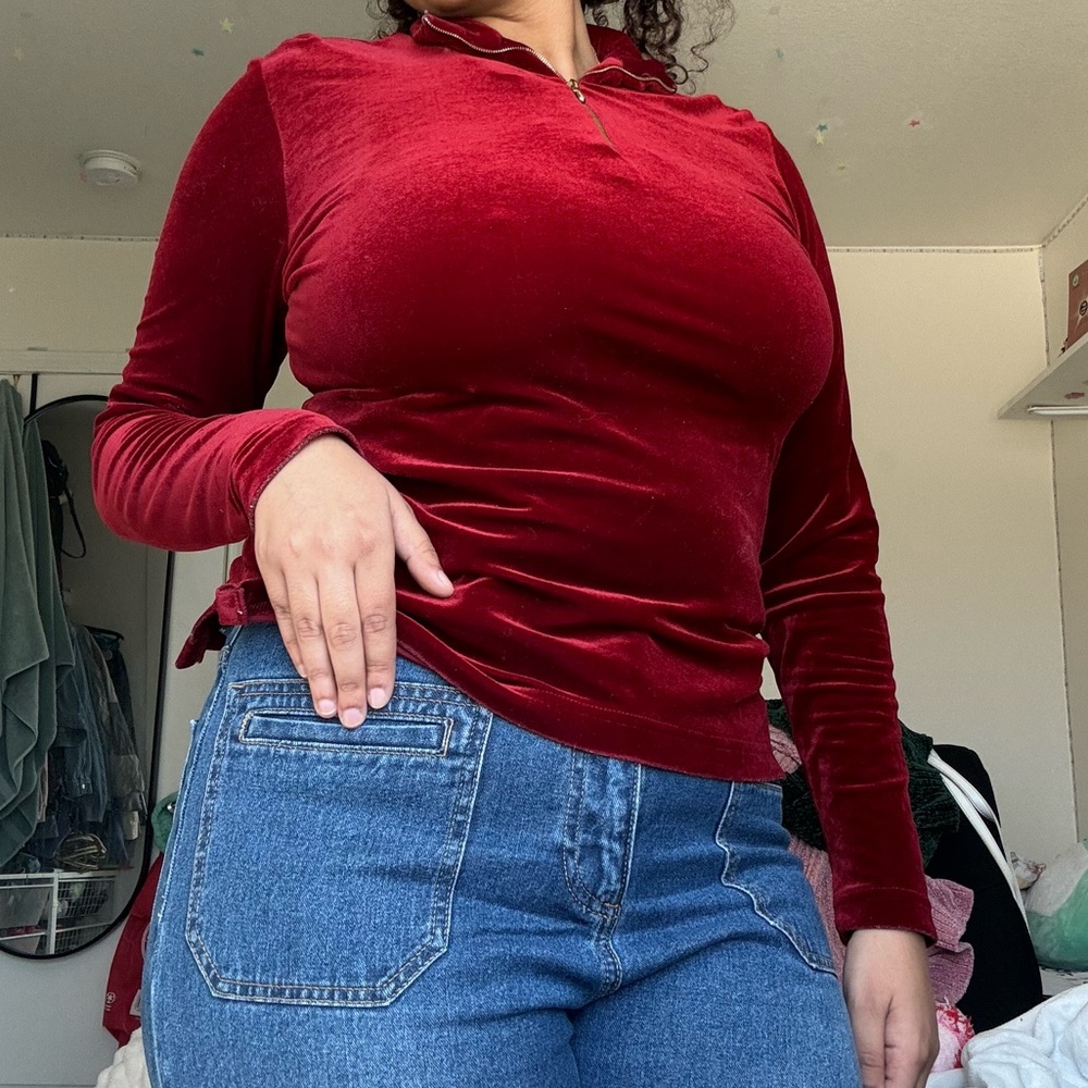 SNO SKINS Velvet Crimson crewneck